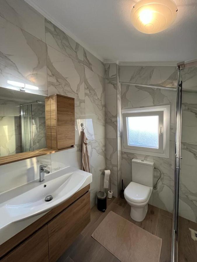 Blue Fish Luxury Villa نيكيتي المظهر الخارجي الصورة